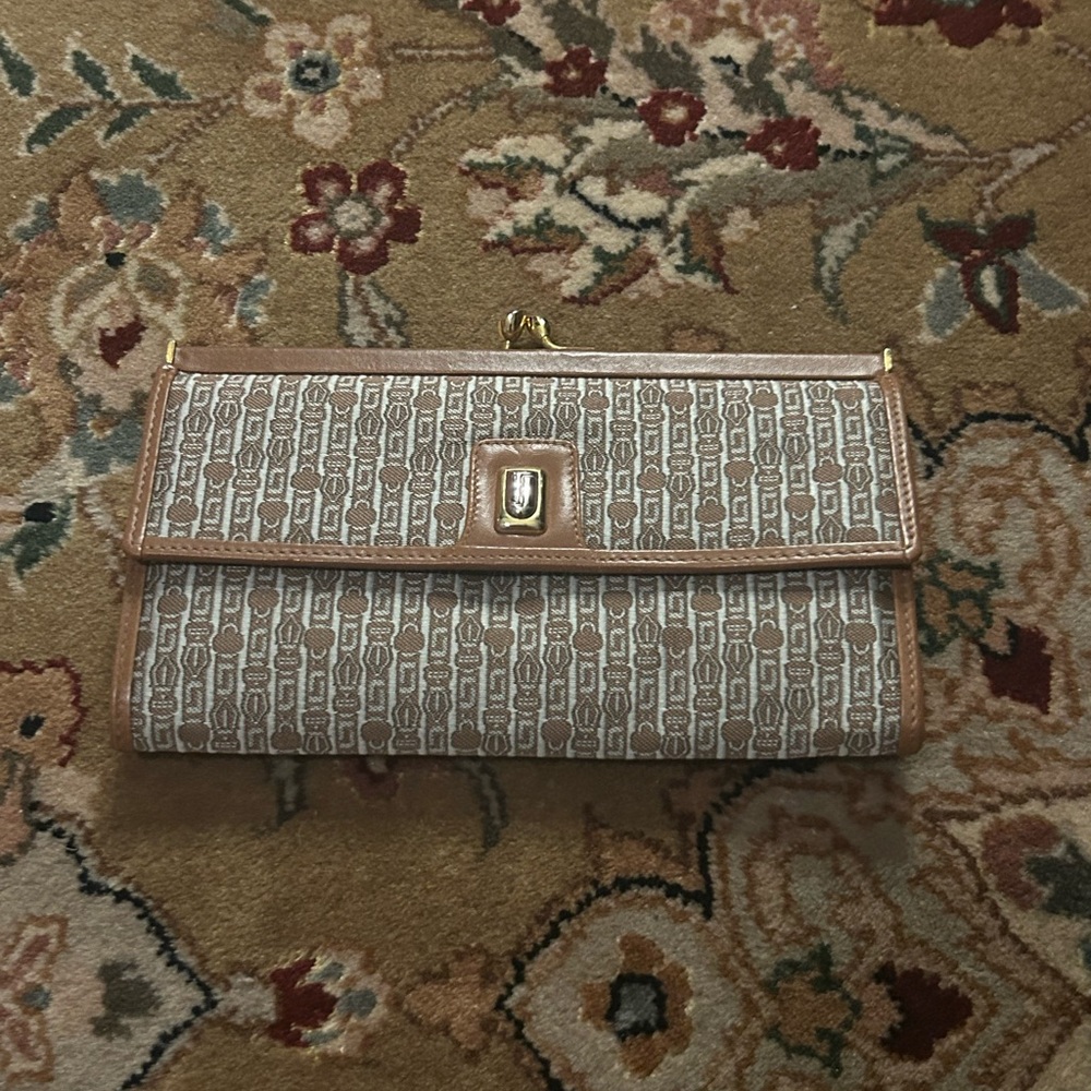Judith Leiber Leather Logo Turn lock Clutch Wallet